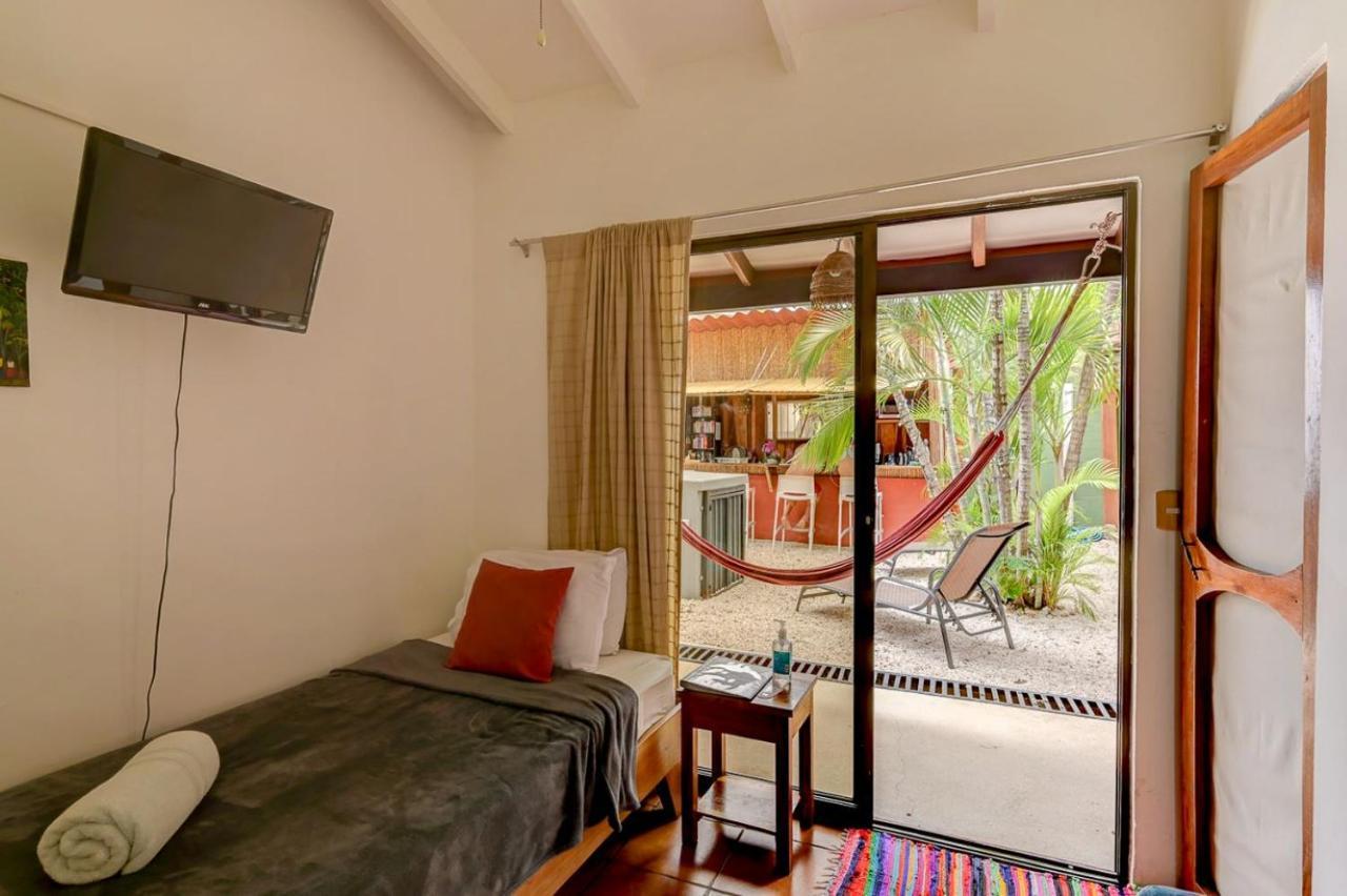 Hotel Mahayana Tamarindo Exterior photo